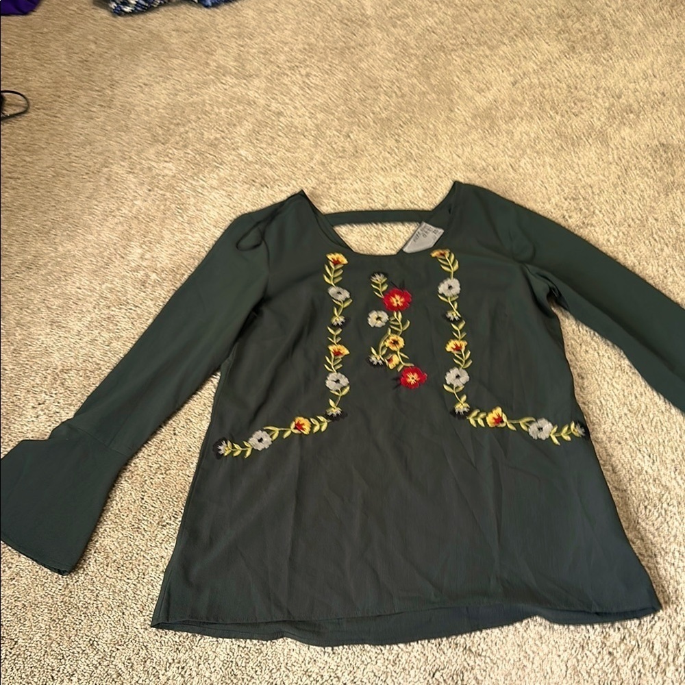Ruff Hewn Gray Embroidered Floral Bell Sleeve Shirt XS